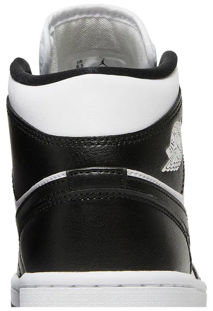 Air Jordan 1 Mid ‘Panda’